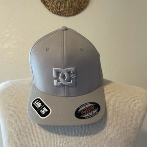 *NEW* DC Shoes flex fit  hat size Small/Medium